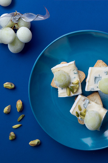 Cambozola with frosted grapes | Cheesebar