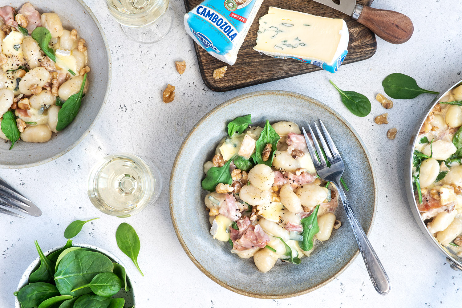 Gnocchi with prosciutto, Cambozola cheese, spinach and walnuts Cheesebar