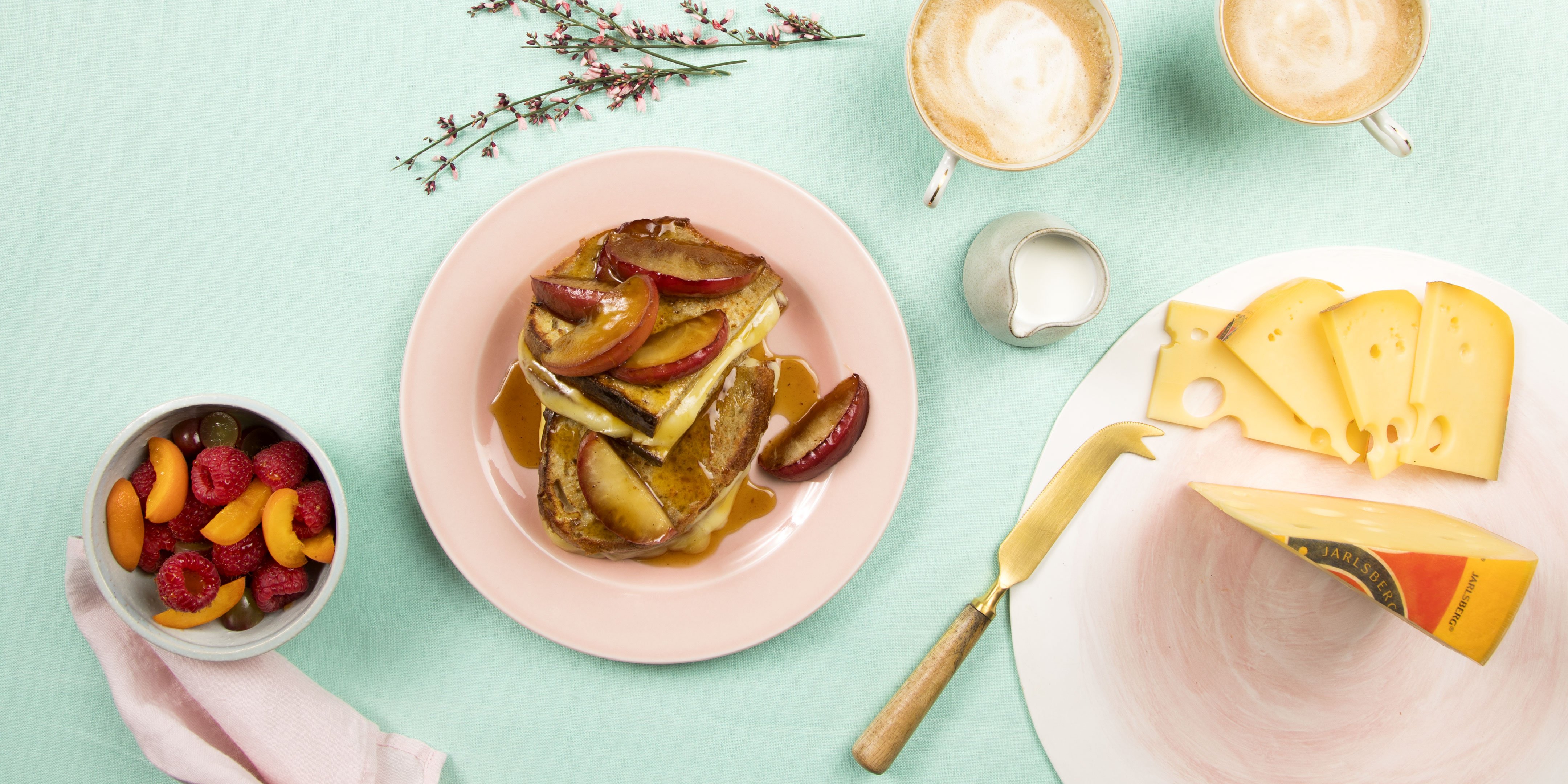 Recipe -  Grilled Jarlsberg French toast with caramelised maple apples