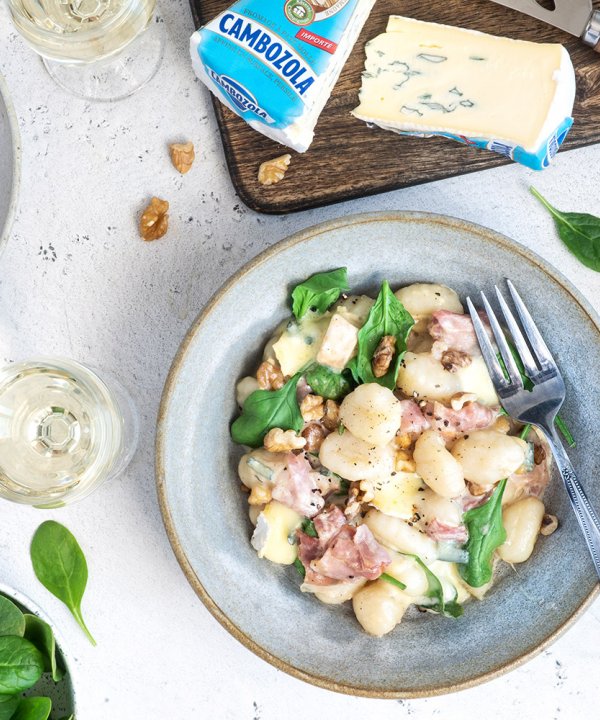 Recipe - Gnocchi with prosciutto, Cambozola cheese, spinach and walnuts