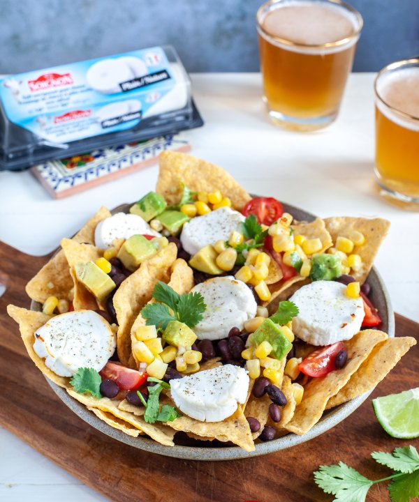 Recipe - Nachos with cheddar, Soignon goat cheese and corn and avocado salsa 